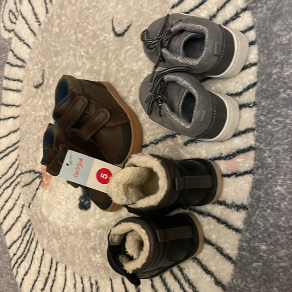 Toddler boy winter shoe bundle like new size 5 - Picture 2 of 5